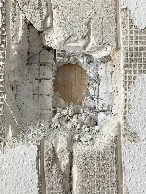 Schadensbegutachtung von Rissbildung im Innenputz in Forchheim