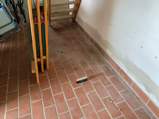 Gutachten eines Feuchte- und Wasserschadens in einer Garage in München